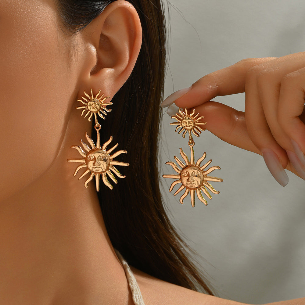 Wholesale sun-shaped earrings: cross-border retro trendy earrings, niche light luxury, high-end stud earrings, smiley face dangle earrings for women