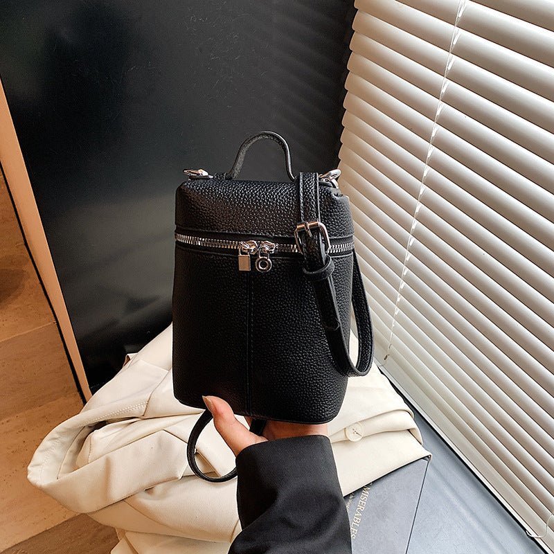Exquisite mini bag women's 2025 new fashion versatile messenger bag summer popular mobile phone bag small bag