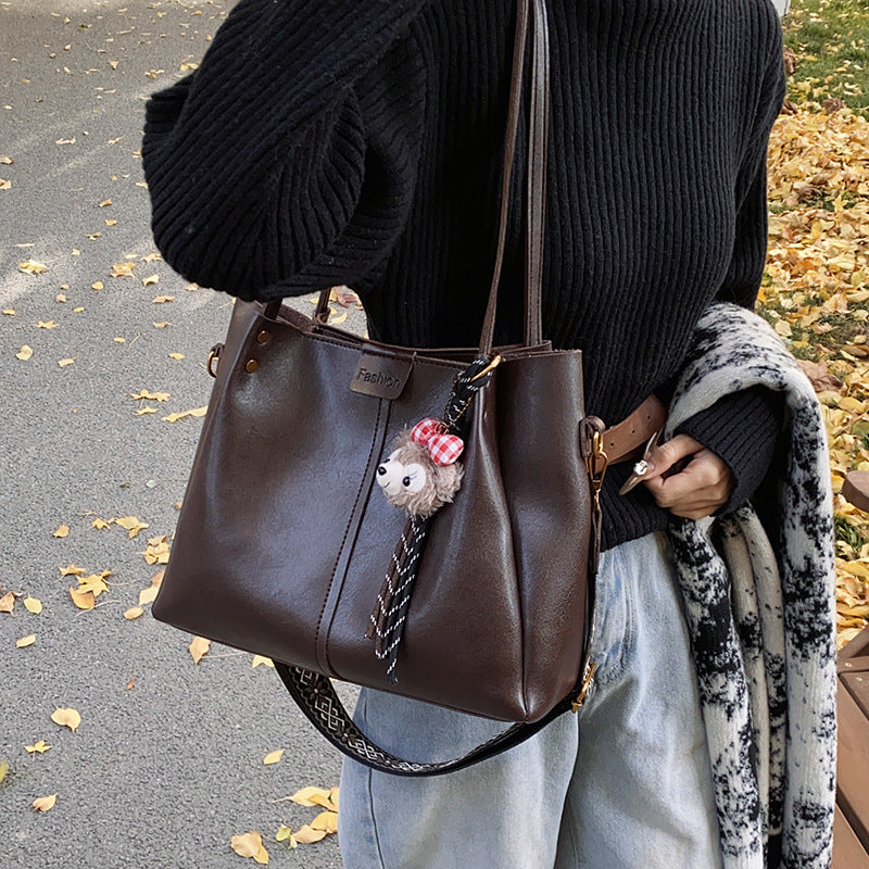 European and American retro large-capacity commuter tote bag 2025 new handbag texture wide shoulder strap messenger bag shoulder bag