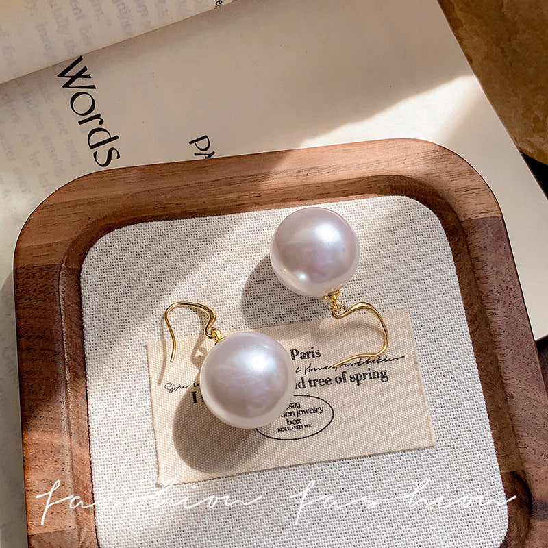 French style large pearl earrings - niche, vintage-inspired, light luxury design. high-end ear hooks, minimalist, elegant, and versatile fashion earrings