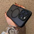 Fine hole skin feel magnetic suction simple iphone16 mobile phone case fashionable all-inclusive apple 17 transparent black anti-fall protective cover