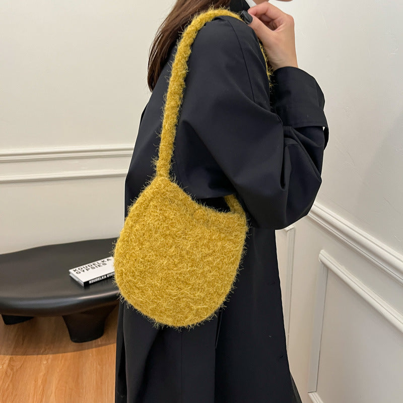 New cute plush bag autumn and winter fashion versatile women's shoulder bag solid color simple going out messenger mobile phone bag