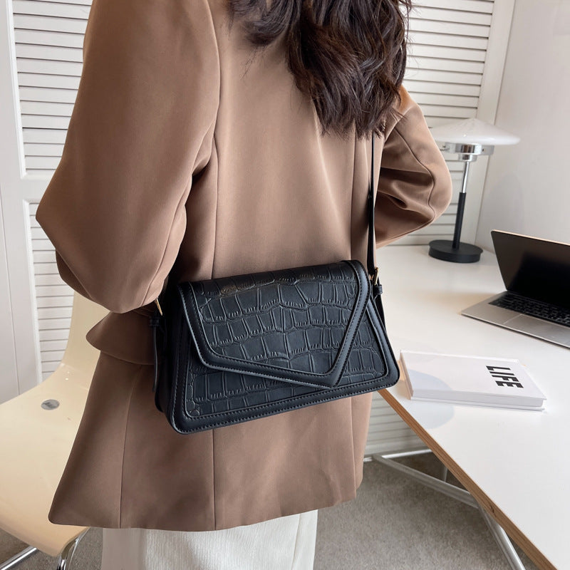 Cross-border new crocodile pattern armpit bag, simple texture and contrasting color, shoulder messenger bag, fashionable and versatile portable small square bag.