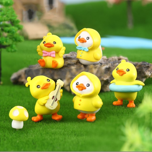 Car ornament little yellow duck resin ornament cartoon cute mini doll diy gardening micro landscape crafts