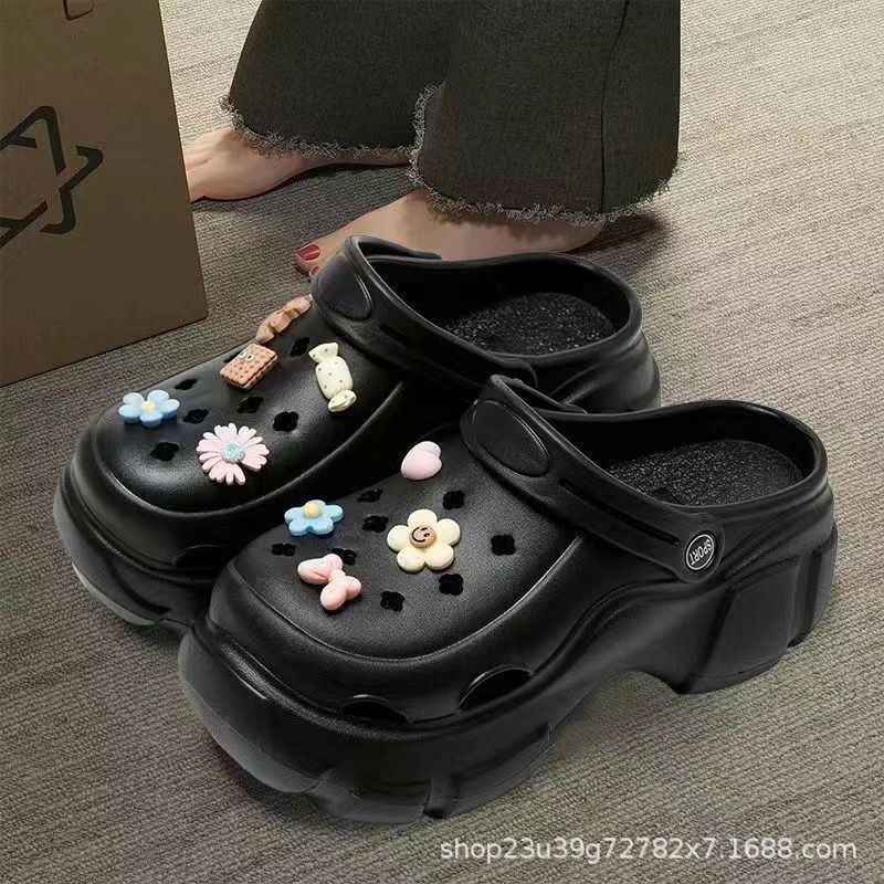 Women's clogs - new 2024 summer collection: chunky sole, non-slip, trendy office-ready, height-increasing, closed-toe sandals for beach and everyday wear