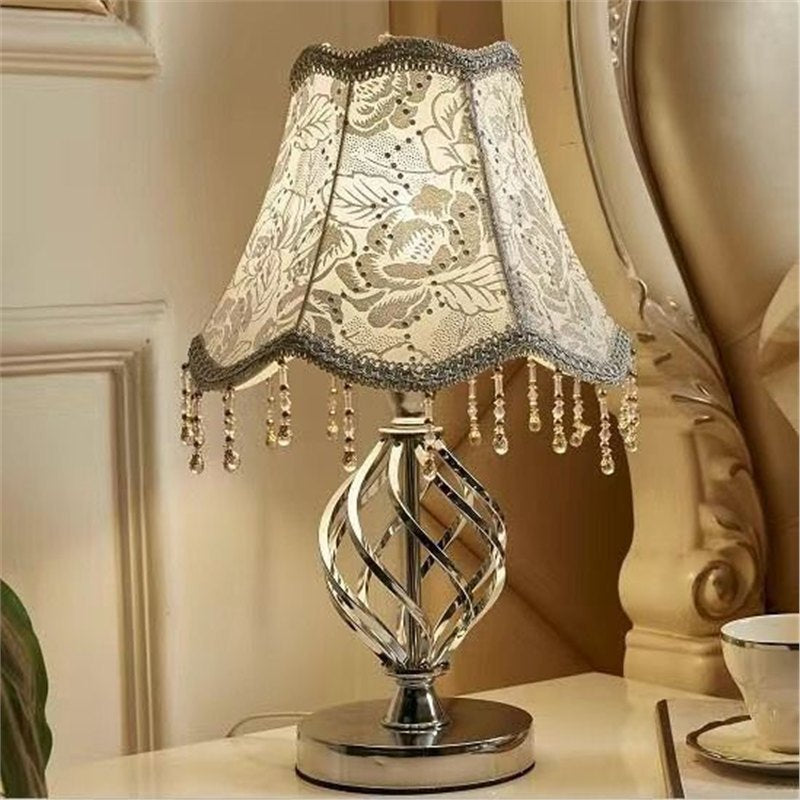 European-style bedroom decor: cozy retro table lamp for wedding rooms - creative, modern, unique, romantic night light with adjustable brightness for nursing