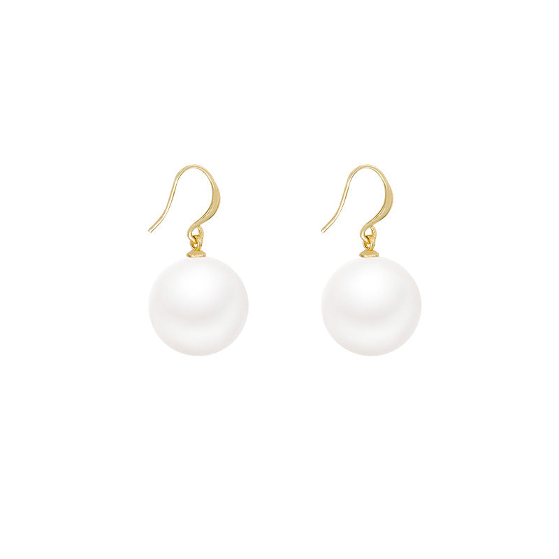 French style large pearl earrings - niche, vintage-inspired, light luxury design. high-end ear hooks, minimalist, elegant, and versatile fashion earrings