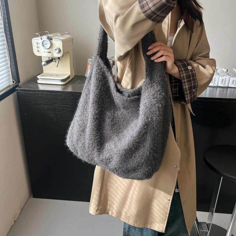 New commuter retro lazy wind Internet celebrities ins large capacity personality niche woolen single shoulder underarm tote bag