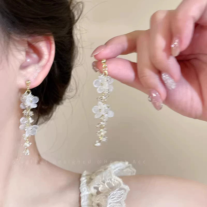 Spring break style white floral earrings - unique dopamine studs, niche design, versatile earrings