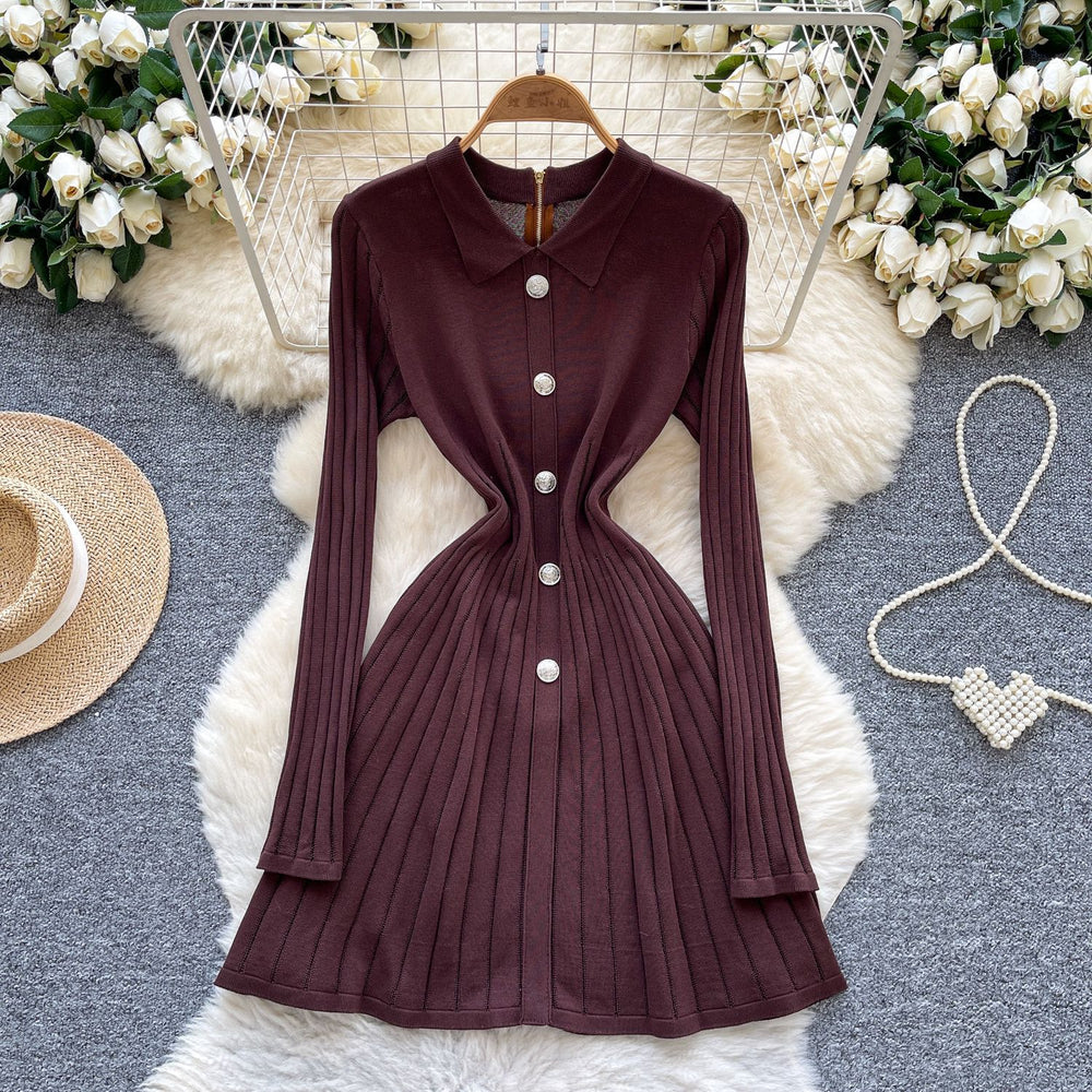French retro chic: high-end, fashionable, notched collar, long sleeve, metal buckle, cinched waist, slimming, elegant knit dress