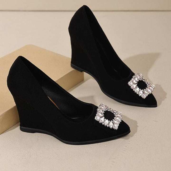 Niche wedge heel flats for women, new spring/summer 2025 collection. stylish pointed-toe, low-cut, comfortable work shoes that won't tire your feet. high heels for women