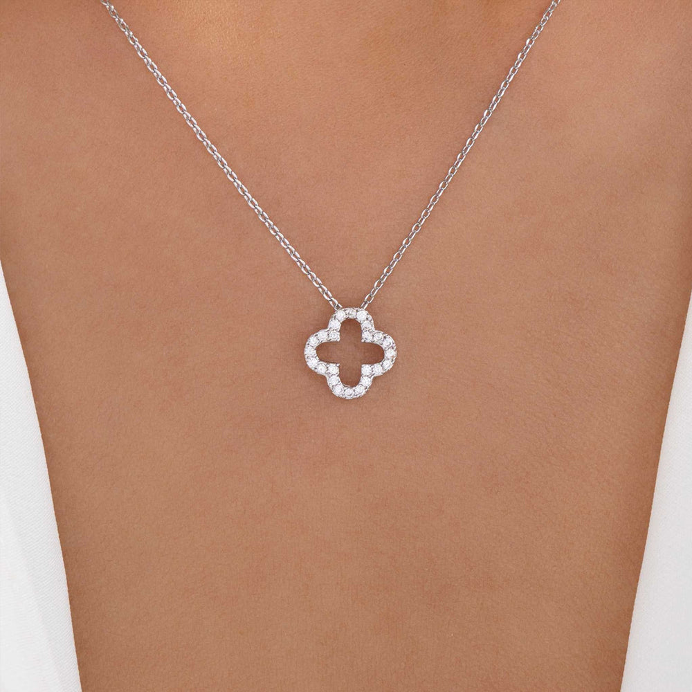Four-leaf clover necklace wholesale new cross-border alloy jewelry niche high-end diamond-encrusted necklace pendant women's clavicle chain