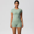 European and american style fleece-lined quick-dry short-sleeve yoga set with pocketed shorts for outdoor running and fitness
