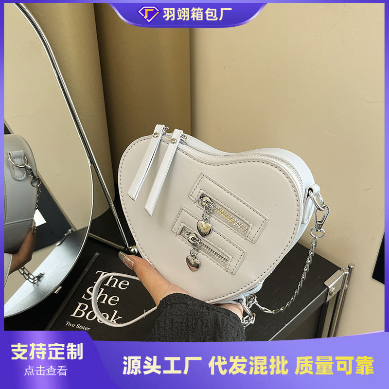 Foreign trade love-shaped small bag women's 2025 new high-end versatile women's bag fashionable and popular chain messenger bag