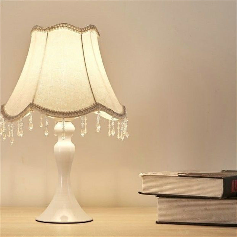 European-style bedroom decor: cozy retro table lamp for wedding rooms - creative, modern, unique, romantic night light with adjustable brightness for nursing