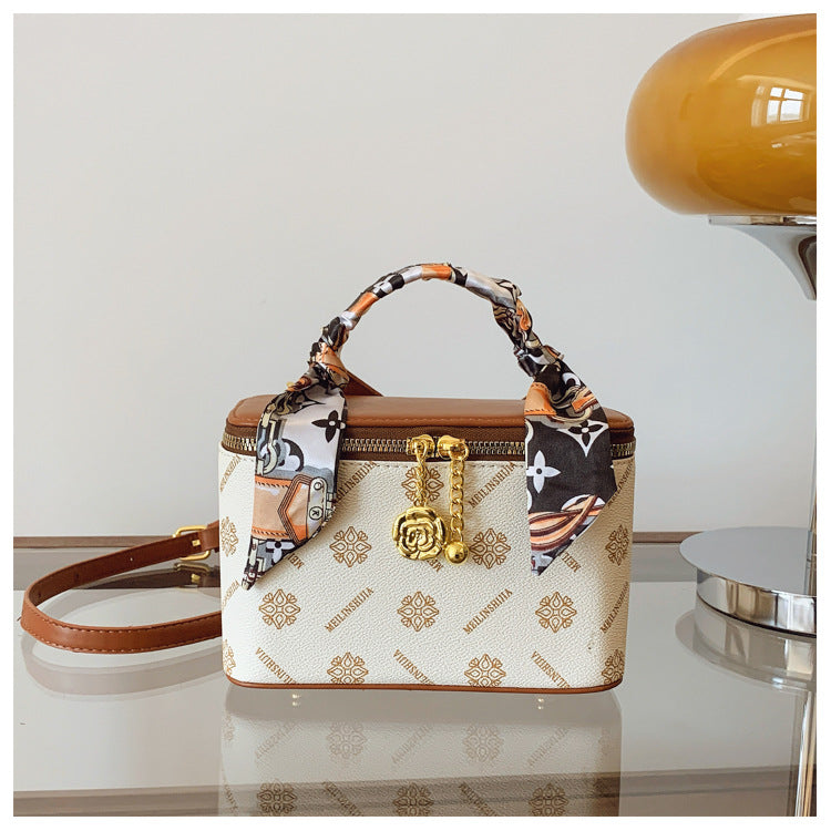 2025 new box bag silk scarf high-end fashion printed letter versatile shoulder crossbody small square bag