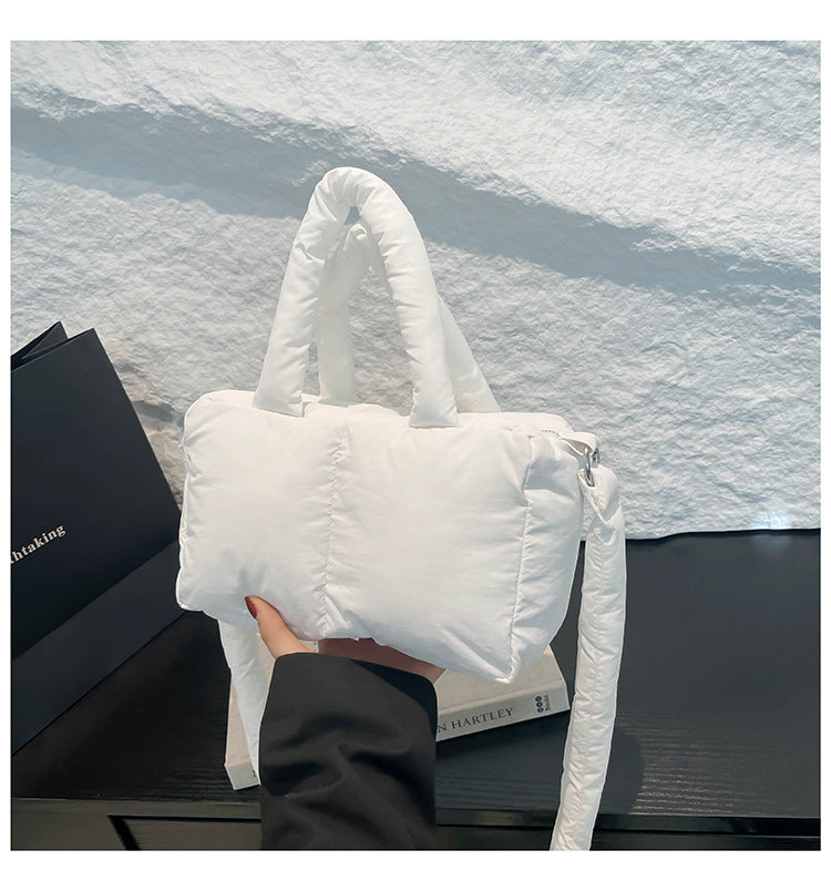 Cross-border new niche design large-capacity fashion handbag casual summer personality trendy shoulder messenger tote bag