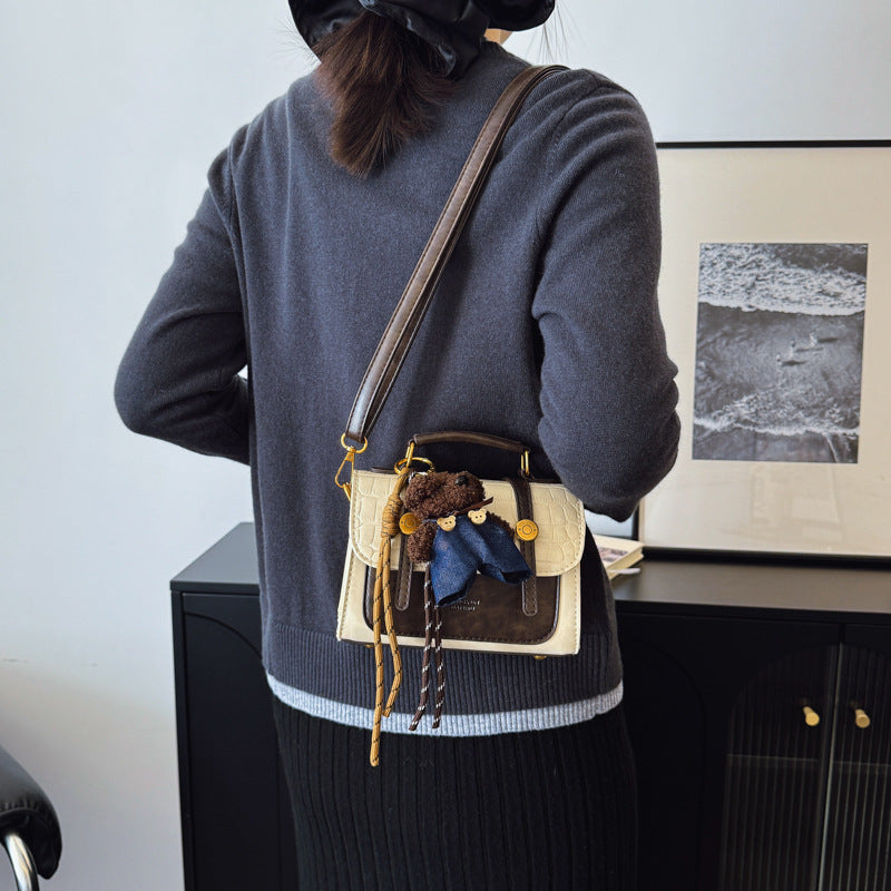 Simple texture college style small square bag women's new 2025 autumn and winter shoulder bag personalized foreign style handbag
