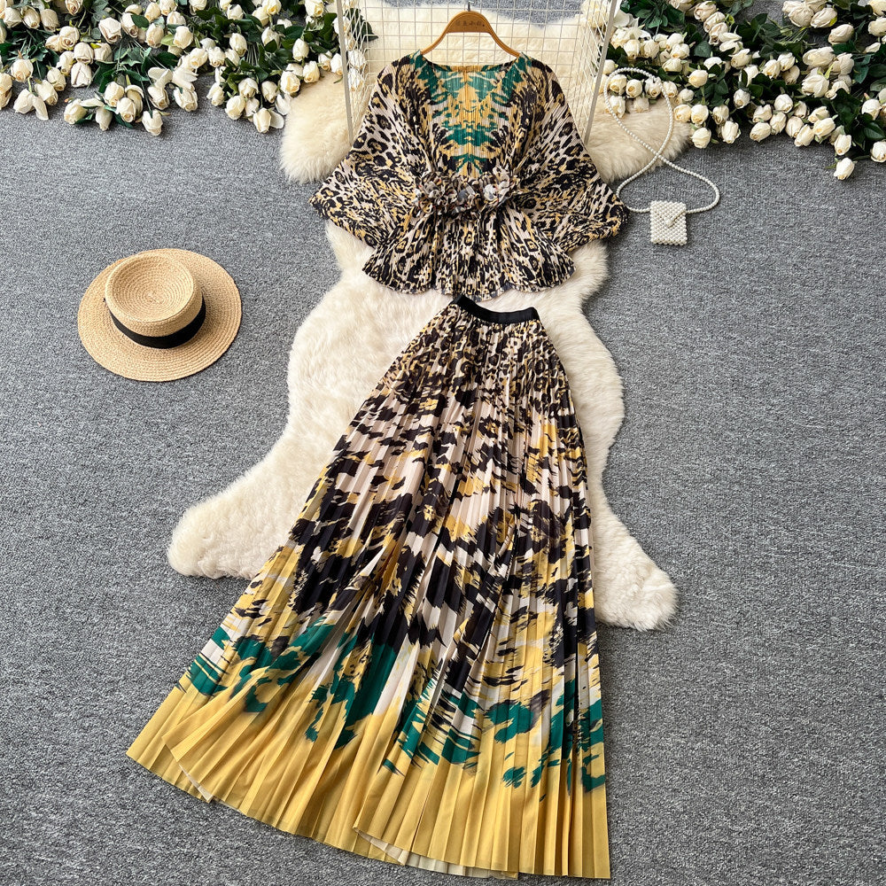 French chic leopard print two-piece set: women's autumn v-neck fitted top and flared pleated skirt