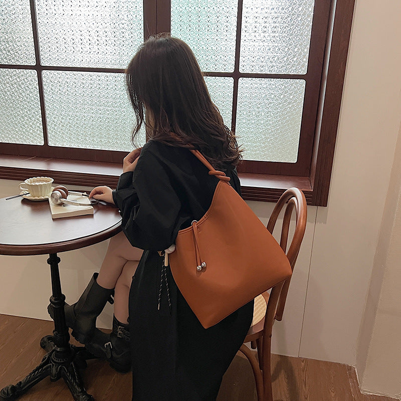 Retro bag women's large capacity 2025 new autumn and winter casual shoulder messenger bag versatile work commuter dumpling bag