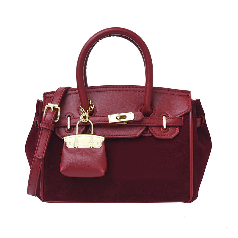 High-end women's bag, 2025 new arrival, vintage-inspired, niche design, lock closure bag, trendy and versatile for autumn, can be used as a shoulder bag, crossbody bag, or handbag