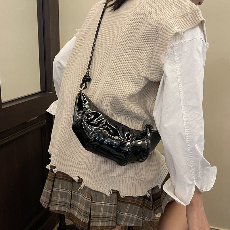 Cross-border textured crescent bag 2025 winter new women's bag niche design shoulder bag simple retro messenger bag tide