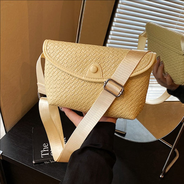 Wholesale niche woven women's breast bag  new retro simple shoulder bag leisure sports messenger bag tide