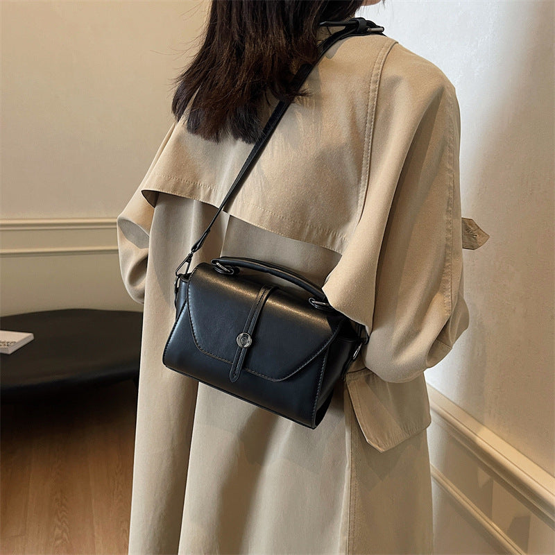 Cross-border wholesale retro bag women 2025 new high-end textured messenger bag fashionable commuter portable small square bag