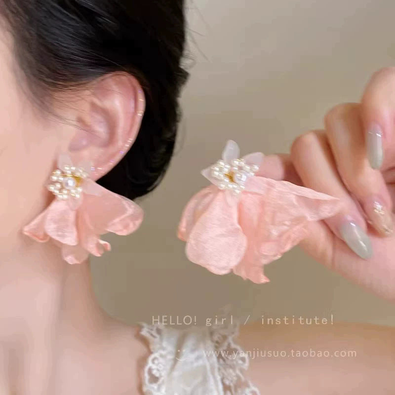 Spring break style white floral earrings - unique dopamine studs, niche design, versatile earrings