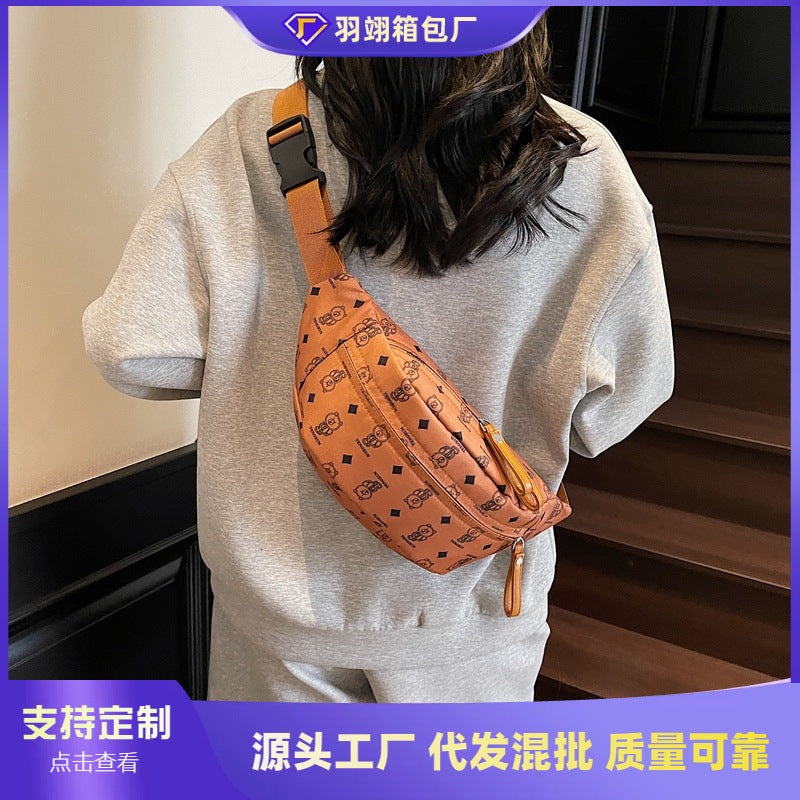 Foreign orders are popular this year, cute bear messenger bags for women's 2025 summer new large-capacity and lightweight chest bags and fanny packs.