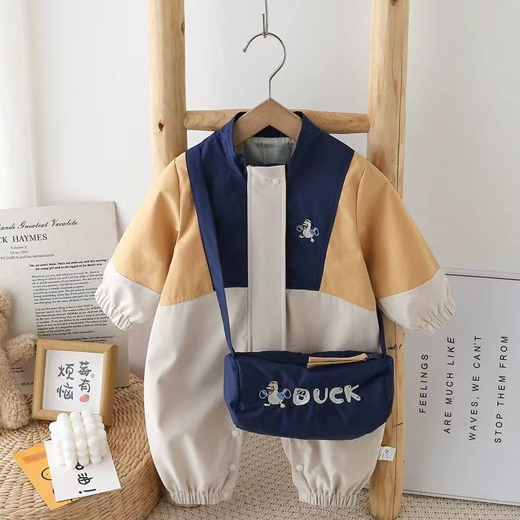 Infant and toddler spring/autumn color-blocked romper, stylish and cute one-piece outfit for baby boys and girls, perfect for outings, a trendy and fashionable crawling suit