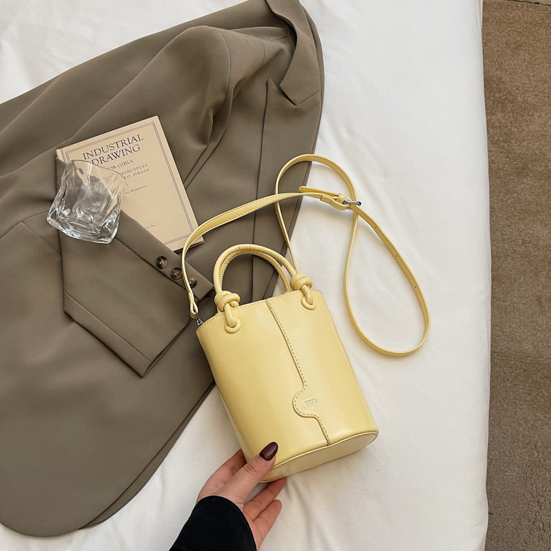 Cross-border high-end foreign-style handbag women's 2025 trendy niche design bucket bag popular versatile messenger bag