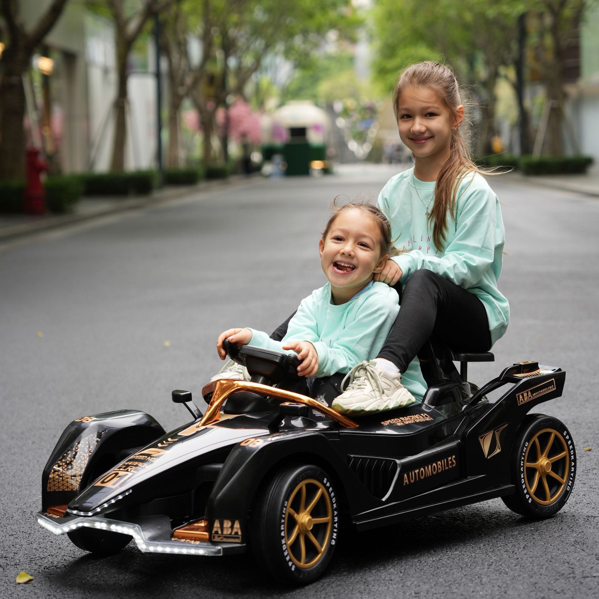 New children's electric kart four-wheel with remote control drift car, boys and girls, babies and children can sit in a toy car