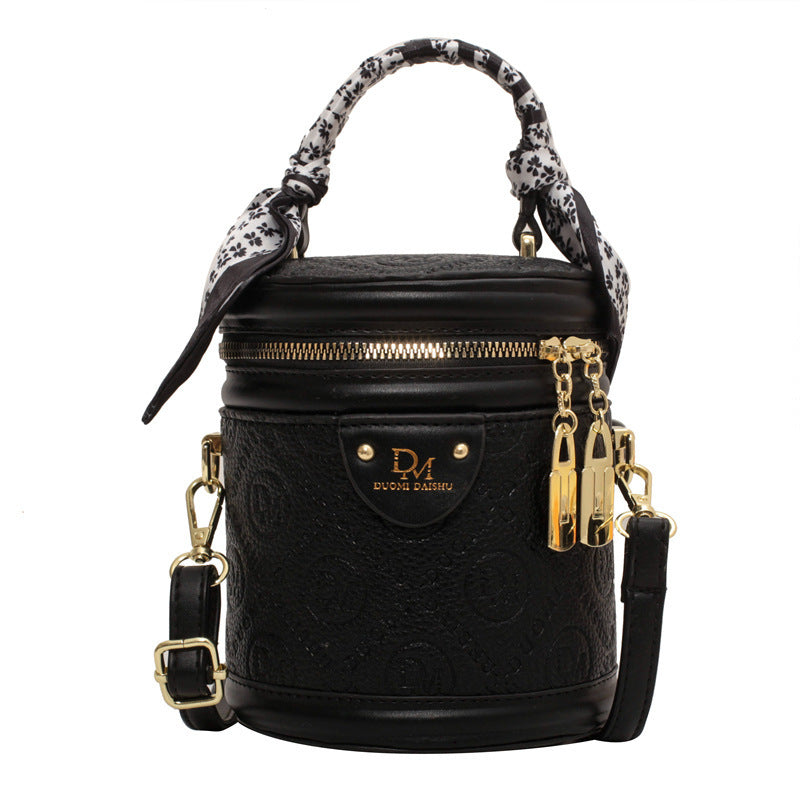 Solid color texture small bag women's autumn 2025 new trendy fashion niche portable round bucket bag popular messenger bag