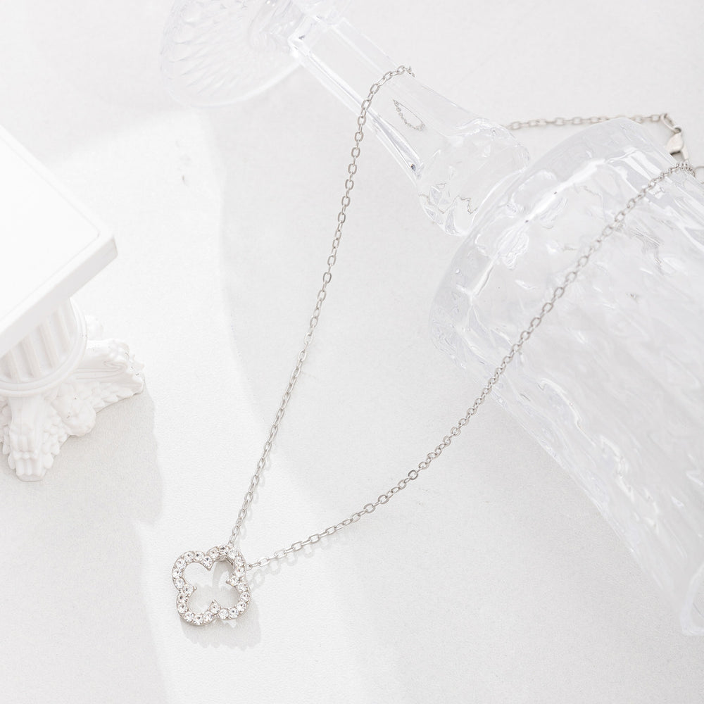 Four-leaf clover necklace wholesale new cross-border alloy jewelry niche high-end diamond-encrusted necklace pendant women's clavicle chain