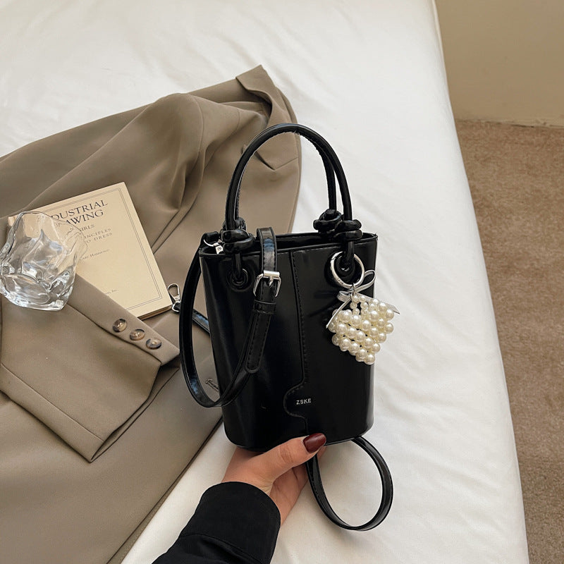 Cross-border high-end foreign-style handbag women's 2025 trendy niche design bucket bag popular versatile messenger bag