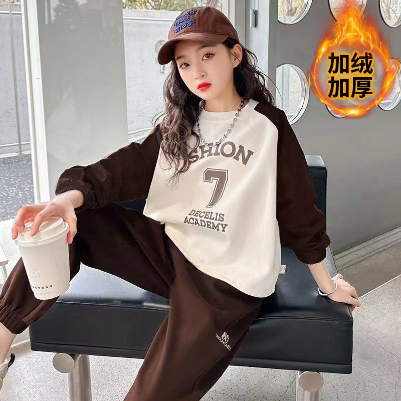 Girls' fall/winter outfit set: new  fleece-lined two-piece set for big girls - casual, cute, long-sleeved, and relaxed fit
