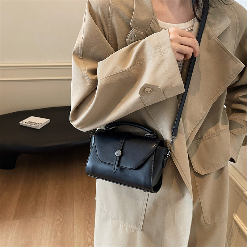 Cross-border wholesale retro bag women 2025 new high-end textured messenger bag fashionable commuter portable small square bag