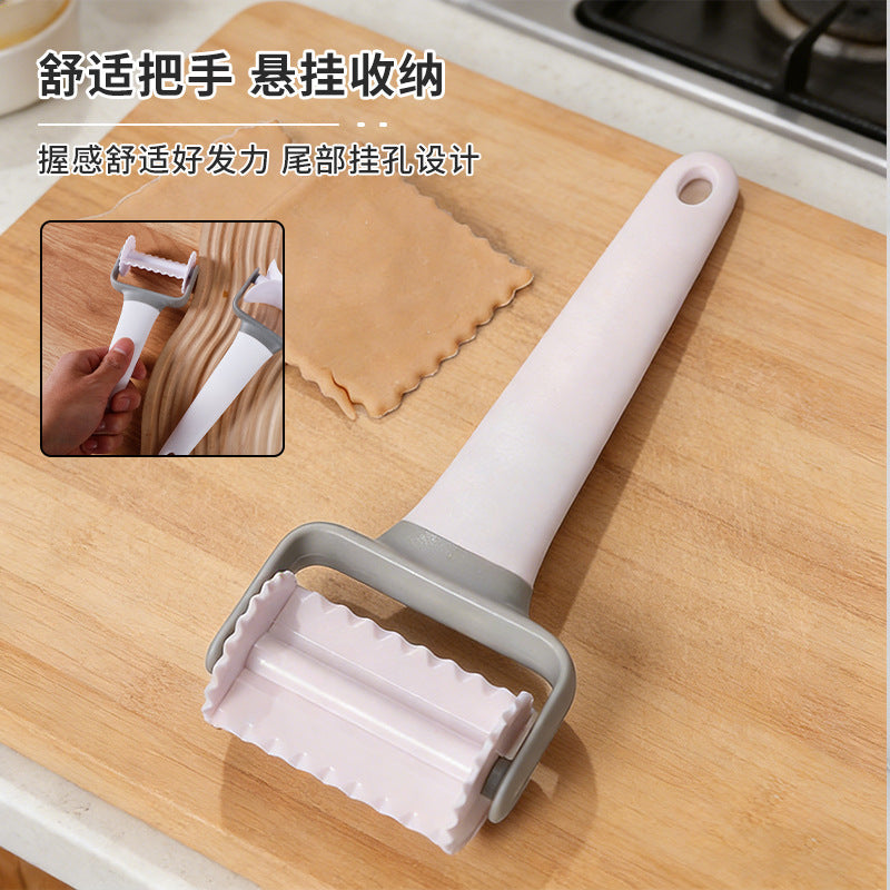 hot-selling dough biscuit roller knife casual portable plastic fondant dough roller knife biscuit demoulding device