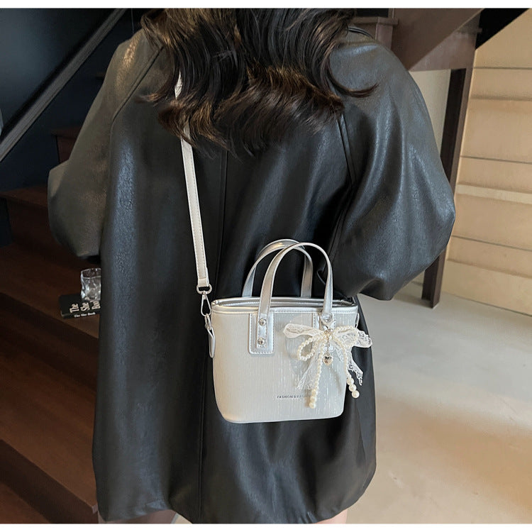Cross-border Korean version small bag women's summer 2025 new trendy fashion shoulder bag commuter bag outer single portable bucket bag