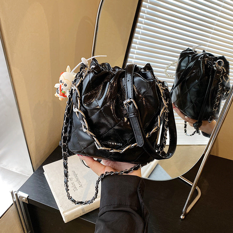 Foreign trade rhombus chain bag women's 2025 new fashion niche summer messenger bag this year popular bucket bag