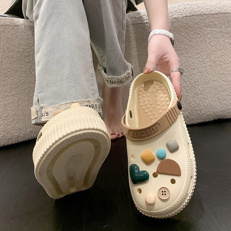 Soft bottom, feeling like stepping on shit, ins cute cartoon clogs for women, summer outwear 2024new arrivalthick solenon-slip beach