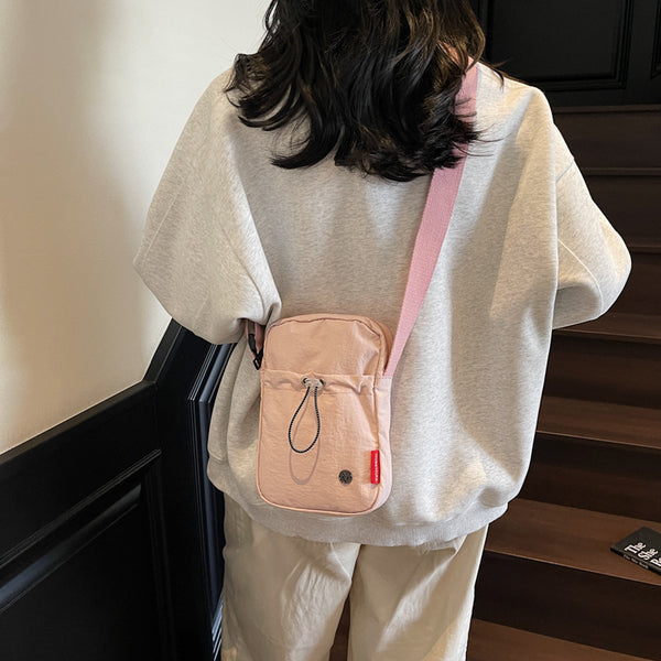 New messenger mobile phone bag 2025 new lightweight small satchel casual strap shoulder bag retro nylon bag