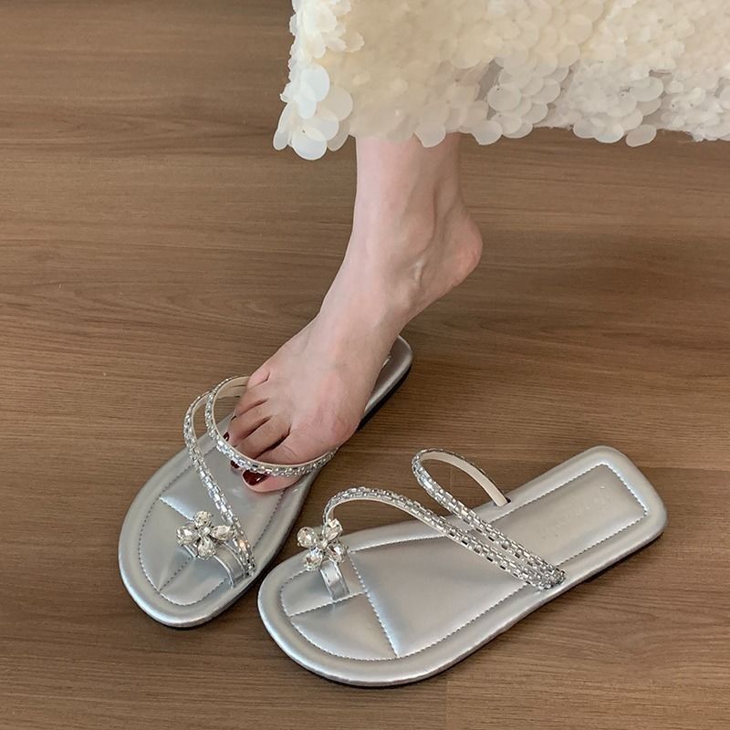 Popular ins outing small cool slippers fairy 2024new arrivalsummer beach rhinestone toe clip toe slippers outwear