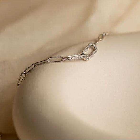 European and american cross-border accessible luxury paper clip-shaped bracelet stainless steel simple copper inlaid zircon infinite symbol bracelet for women wholesale