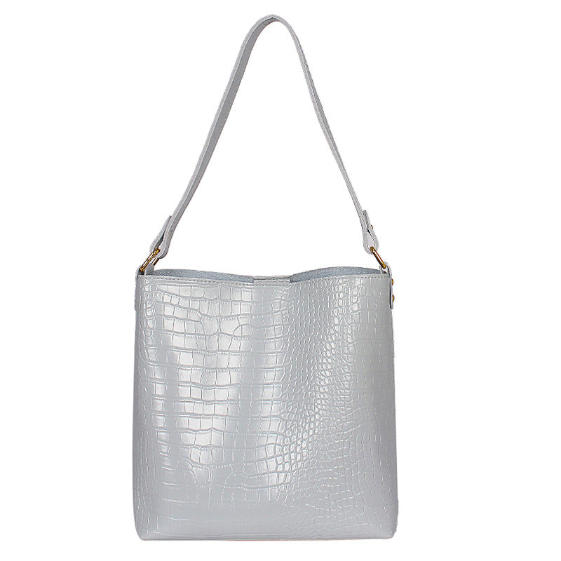 Big bag women's bag 2025 new crocodile pattern bucket bag fashionable large capacity messenger bag commuter women's shoulder bag