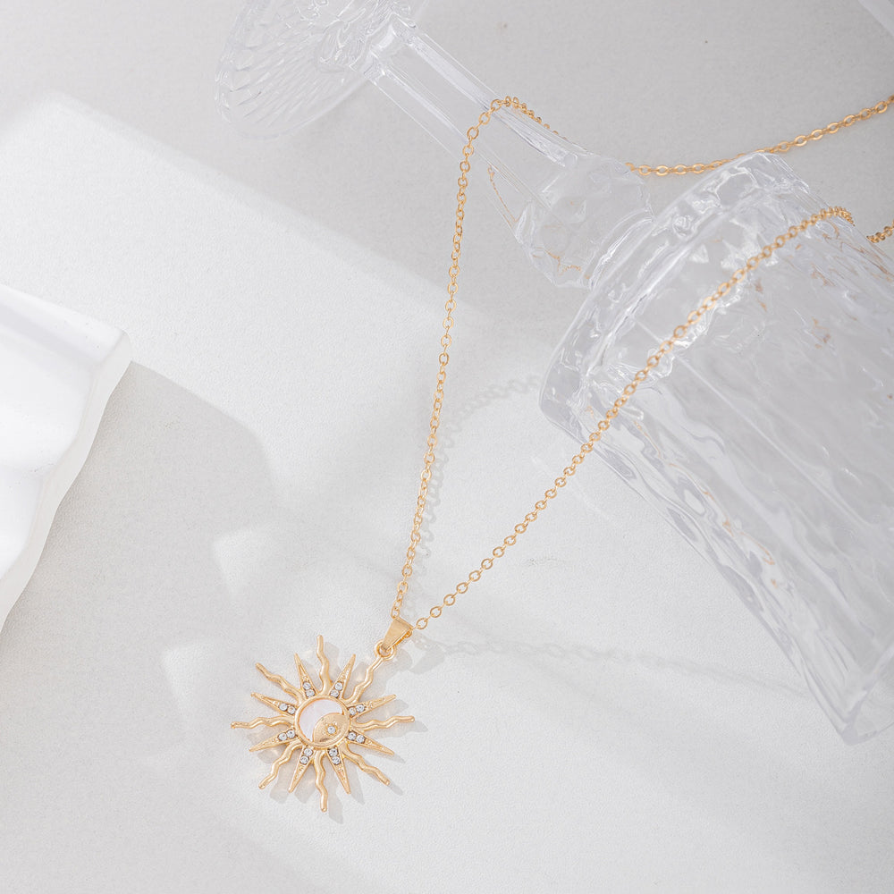 Wholesale alloy sun necklace - european & american cross-border fashion jewelry - trendy star & moon pendant - unique & versatile diamond-studded necklace