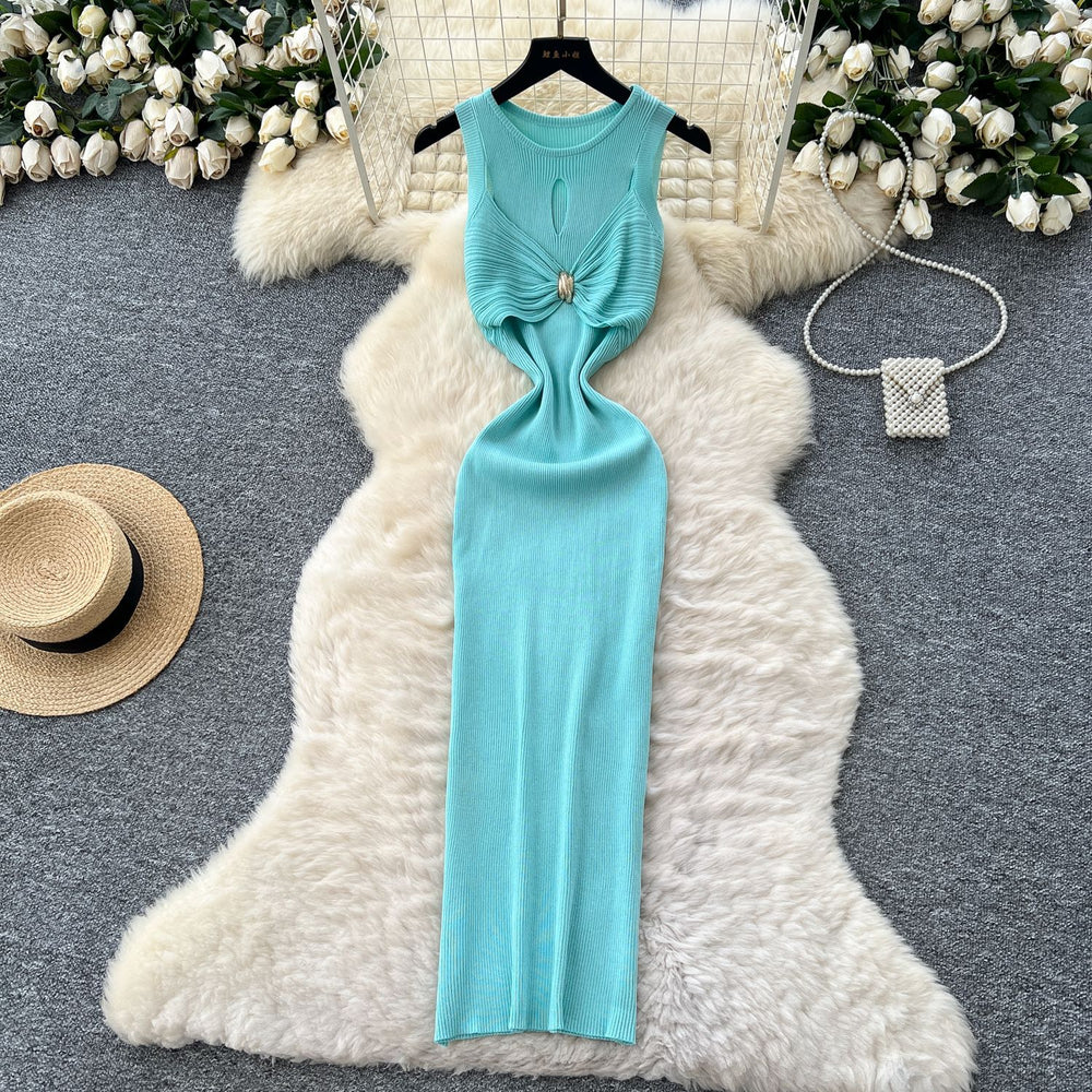 Goddess-style sense of design, cut out metal buckle, round neck, sleeveless dress, women's silmslimming lookelegant hip skirt