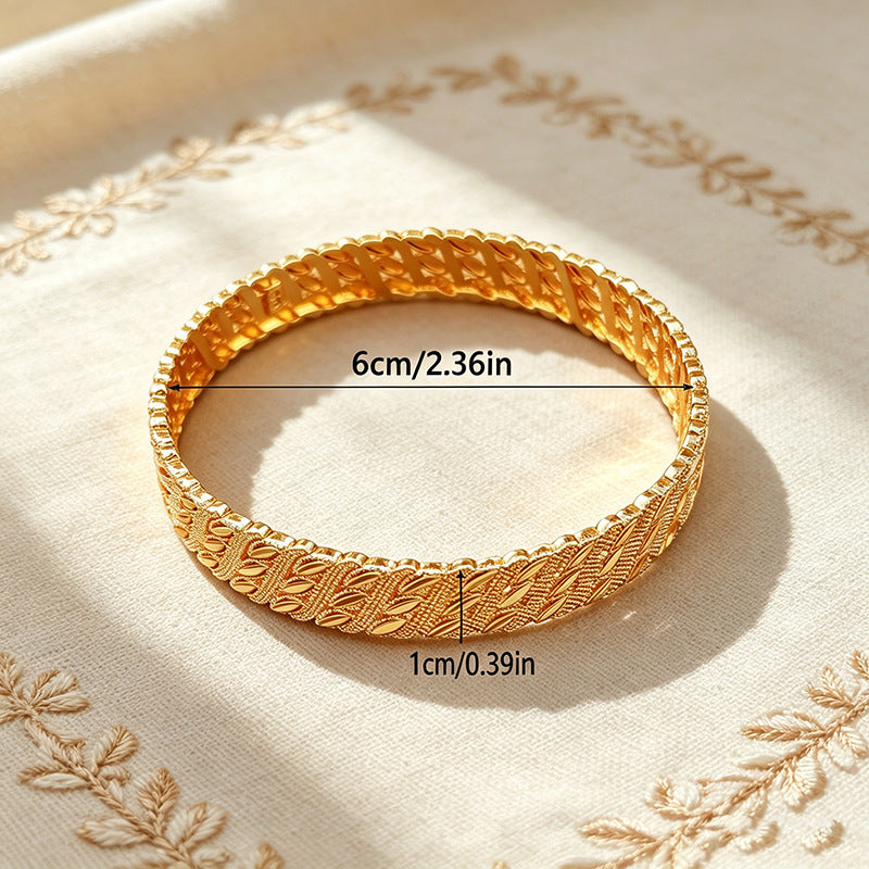 Trendy bohemian sparkling bangle with high-end luxury leaf charm – perfect as a bridal gift