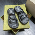 Thick sole sandals and slippers for women summeroutwear 2023 summer non-slip shit feeling beach sandals niche style popular super popular